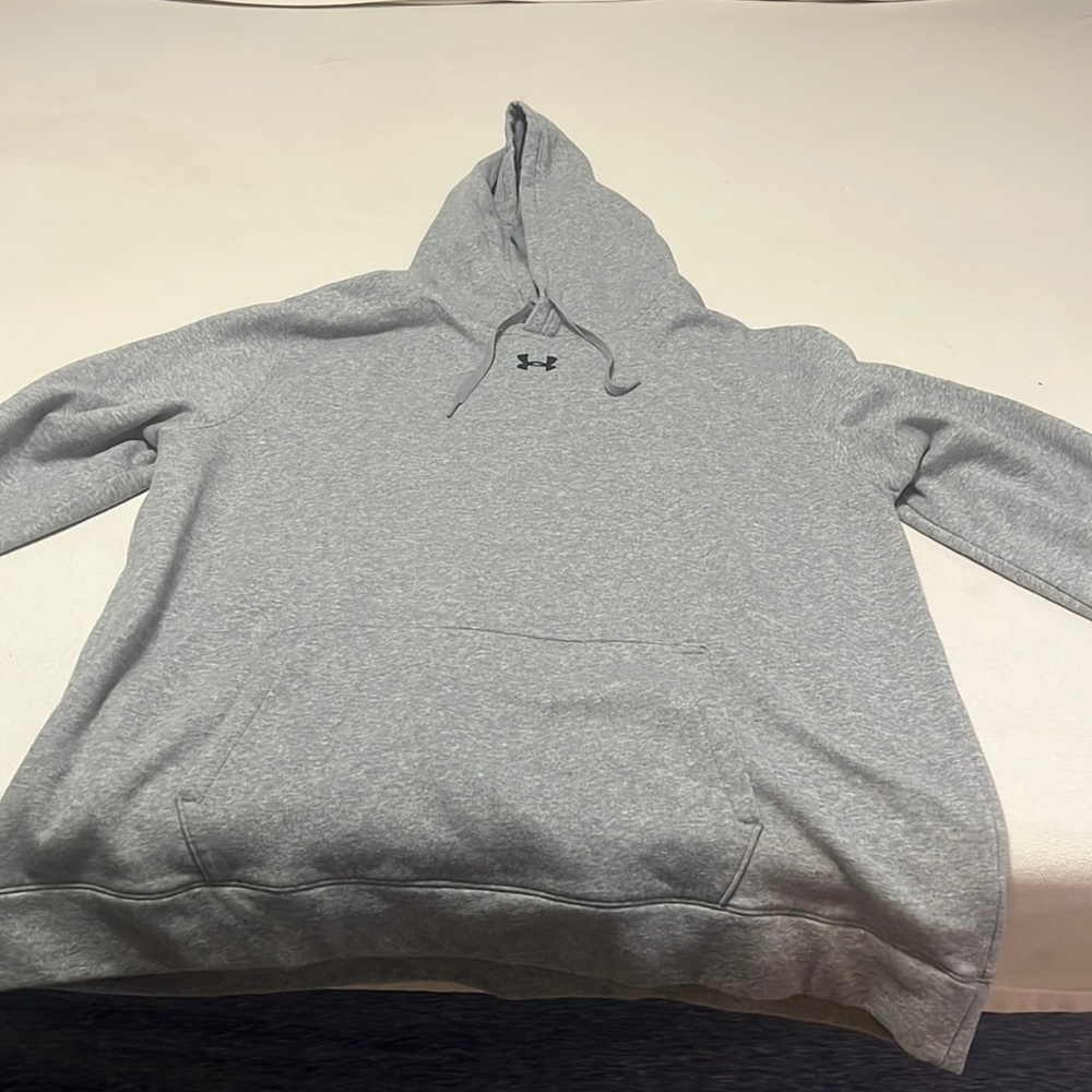 New under Armour hoodie.  Never been worn jus washed